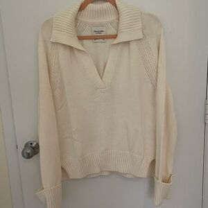 Abercrombie & Fitch Sweater